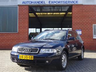 Damaged car Audi A4 Avant 1.6 Advance 74kw, Navi, Climate & Cruise control, ZEER MOOI !! 1999/6