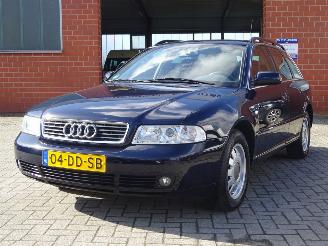 Audi A4 Avant 1.6 Advance 74kw, Navi, Climate & Cruise control, ZEER MOOI !! picture 2
