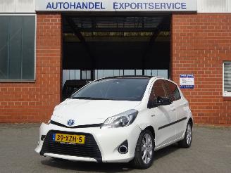 damaged passenger cars Toyota Yaris 1.5 Full Hybrid Dynamic, Panorama, Leer, Navi, Climare & Cruise 2012/9