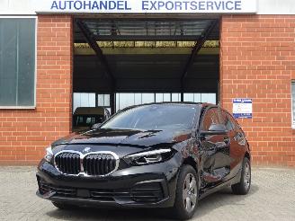 Coche accidentado BMW 1-serie 118i Advantage 136pk Automaat, Airco, Navi-MMS, Cruise, Lane assist 2024/9