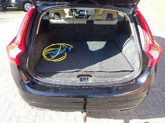 Volvo V-60 Momentum AWD Twin Engine, Leer 162kw Plug-in Hybride picture 13