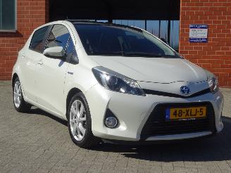 Toyota Yaris Hybrid, Panorama, Leer, Navi, Cruise & Climate control picture 3