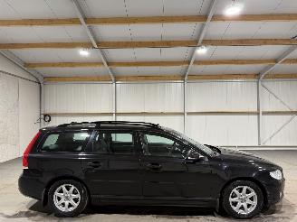 damaged passenger cars Volvo V-70 2.0T4 140kW Automaat Inscription Edition Pano 2016/2
