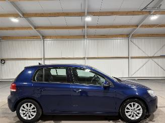 uszkodzony samochody osobowe Volkswagen Golf 1.6TDI 77kW Bluemotion ECC Navi 2012/10