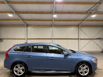 Vaurioauto  passenger cars Volvo V-60 2.0T5 180kW Automaat Summum 2015/3