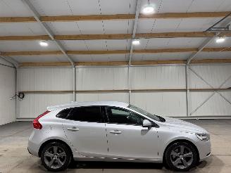 krockskadad bil auto Volvo V-40 1.5T3 112kW Automaat Nordic+ 2017/11