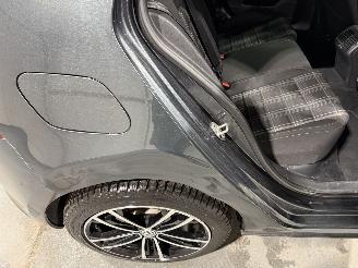 Volkswagen Golf 2.0TDI GTD 135kW Automaat Pano picture 32