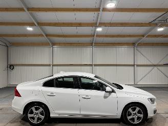 Vaurioauto  passenger cars Volvo S-60 2.0D2 88kW Automaat Nordic+ 2017/2