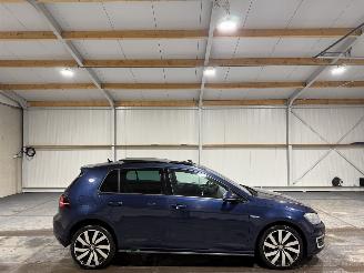 Vaurioauto  passenger cars Volkswagen Golf GTE 1.4TSI 110kW Automaat Pano 2015/9