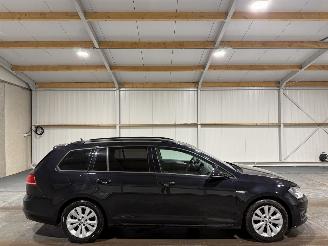 Damaged car Volkswagen Golf 1.0TSI 85kW Automaat Connected Series 2016/4