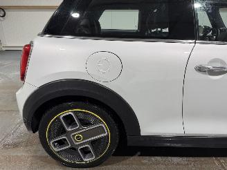 Mini Electric 33kWh 135kW Charged picture 19