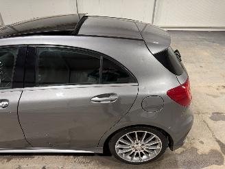 Mercedes A-klasse 180 90kW Automaat Pano Prestige picture 20