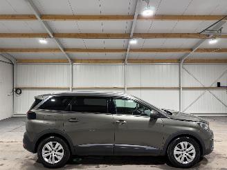 damaged passenger cars Peugeot 5008 1.2PureTech 96kW Automaat Blue Lease Executive 7 Persoons 2019/6