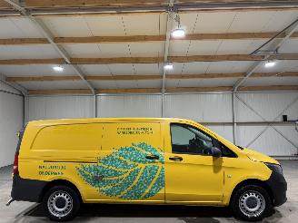 krockskadad bil bedrijf Mercedes Vito E 41kWh 85KW Extra Lang Launch Edition 2020/10