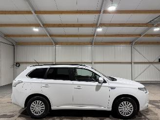 Mitsubishi Outlander 2.0PHEV 89kW AWD Automaat Instyle+ Schuifkanteldak 2014/3