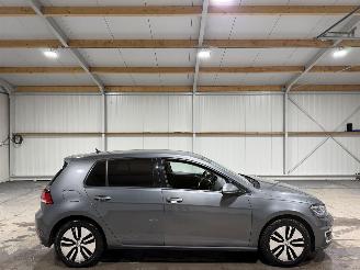 Vaurioauto  passenger cars Volkswagen e-Golf 36kWh 100kW Automaat Clima 2018/10