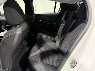 Peugeot e-208 50kWh 100kW Active Pack picture 37