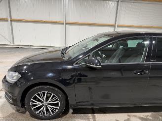 Volkswagen Golf 1.4TSI 92kW Connected Series picture 13