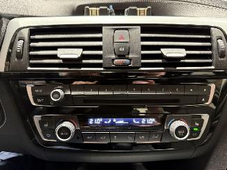 BMW 3-serie 318i 100kW Automaat Luxury Edition picture 17