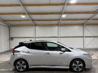 krockskadad bil auto Nissan Leaf 40kWh 110kW Tekna 2019/12