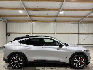 Unfallwagen Ford Mustang Mach-e 75kWh 198kW AWD 2021/12