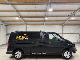 krockskadad bil bedrijf Volkswagen Transporter 2.0TDI 81kW L2H1 Comfortline 2024/8