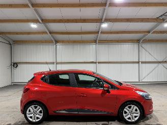 Damaged car Renault Clio 0.9TCe 66kW Airco Navi Limited 2019/3