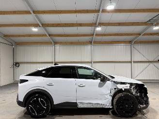 damaged passenger cars Peugeot e-3008 73kWh 157kW Allure Avantage 2025/1
