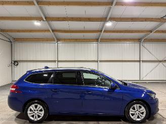 damaged passenger cars Peugeot 308 1.2PT 81kW Blue Lease Executive 2019/8