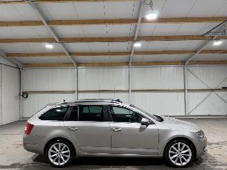 damaged passenger cars Skoda Octavia 1.4TSI Greentech 103kW Automaat Pano Elegance BusinessLine 2014/1