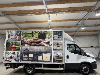 damaged commercial vehicles Iveco Daily 40c18 3.0D 132kW Automaat Dubbellucht Bakwagen Laadklep 2017/8