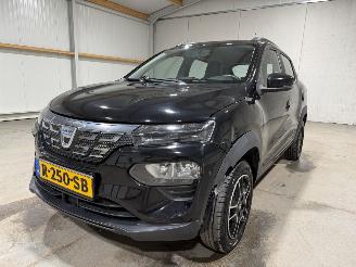 Dacia Spring 27kWh 33kW Comfort Plus OrangePack picture 22