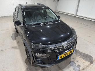Dacia Spring 27kWh 33kW Comfort Plus OrangePack picture 17