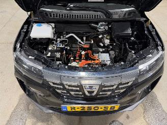 Dacia Spring 27kWh 33kW Comfort Plus OrangePack picture 24
