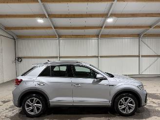 Vaurioauto  passenger cars Volkswagen T-Roc 1.5TSI 110kW R-Line Business Clima Camera 2024/1