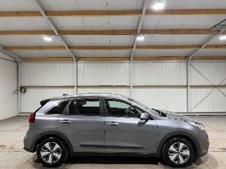 uszkodzony samochody osobowe Kia Niro 1.6GDI PHEV 77kW Automaat DynamicLine 2017/10