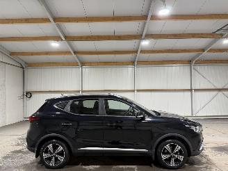 Schadeauto MG ZS 45kWh 105kW Pano Leder Luxury 2020/7