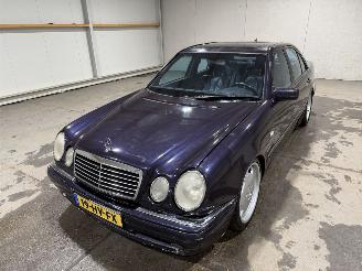 Mercedes E-klasse 5.5V8 260kW 55AMG picture 19