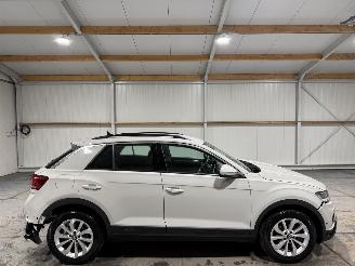 Voiture accidenté Volkswagen T-Roc 1.5TSI 110kW Automaat Life Business 2024/4