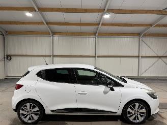 Damaged car Renault Clio 0.9 TCe ECO Night&Day 2016/1