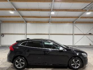 Damaged car Volvo V-40 2.0D2 88kW R-Design Business 2015/9