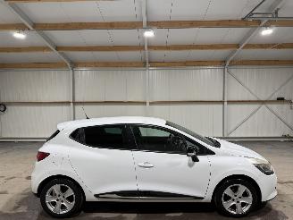 damaged passenger cars Renault Clio 0.9TCE 66kW Expression 2013/8