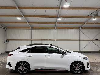 Vaurioauto  passenger cars Kia Proceed 1.6T-GDI 150kW Automaat GT Pano 2021/4