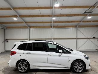 damaged passenger cars BMW 2-serie 220i 141kW 7-Persoons   Automaat High Executive 2019/1