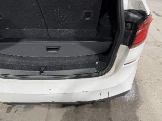 BMW 2-serie 220i 141kW 7-Persoons   Automaat High Executive picture 21