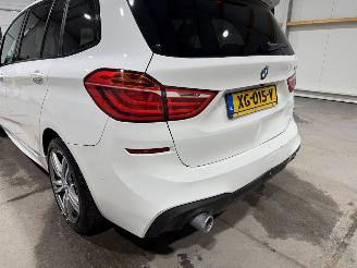 BMW 2-serie 220i 141kW 7-Persoons   Automaat High Executive picture 17
