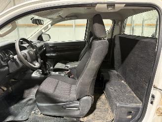 Toyota Hilux 2.4D-4D 110kW 4WD Cool Comfort picture 25
