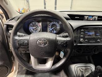 Toyota Hilux 2.4D-4D 110kW 4WD Cool Comfort picture 21