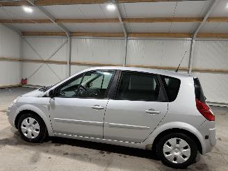 Renault Scenic 1.6-16V 83kW Privilege Comfort picture 11