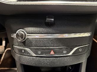 Peugeot 308 1.2PT 96kW Blue Lease Premium picture 26